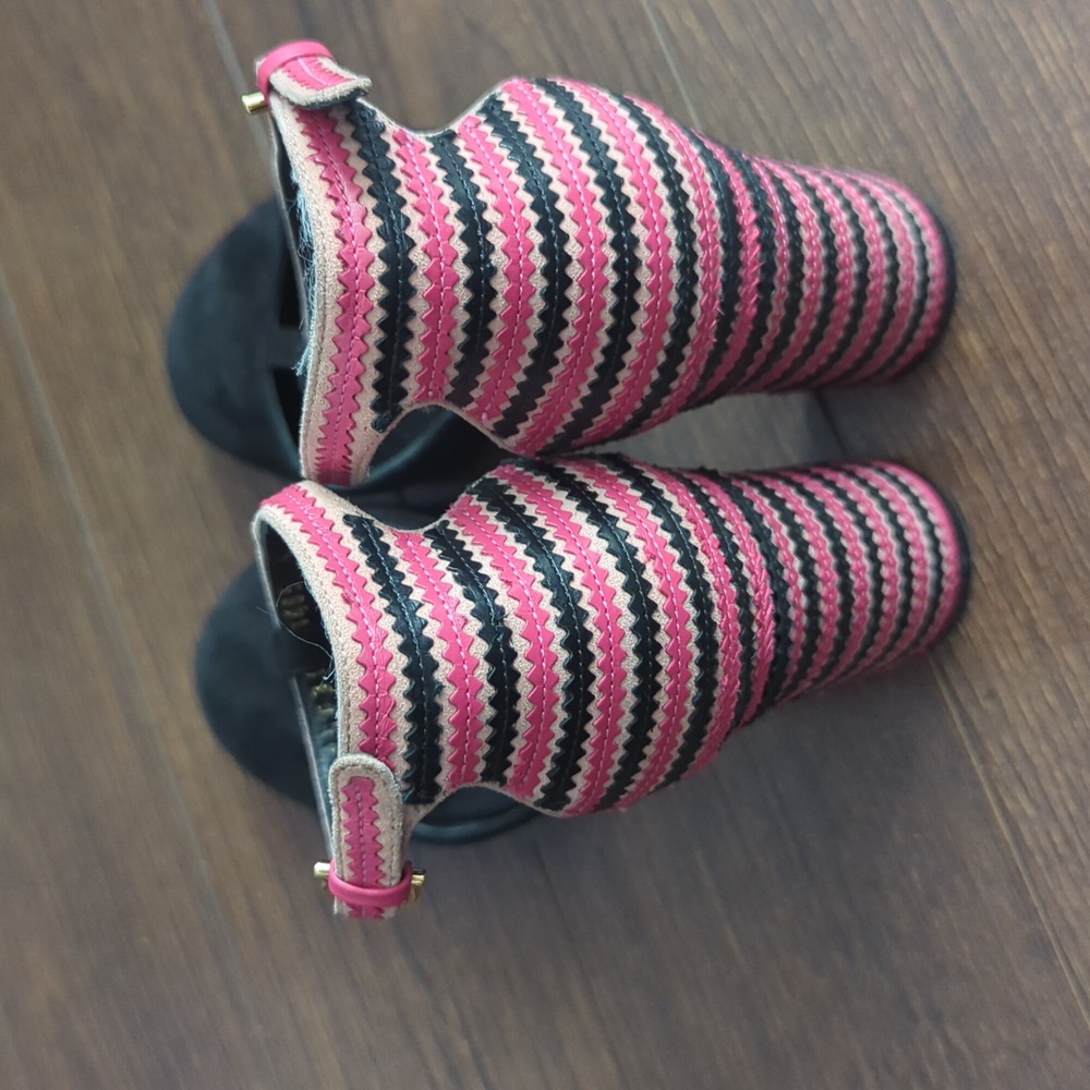 Salvatore Ferragamo Black/Pink Suede And Leather Fergie T-Strap Pumps - Picture 9 of 13